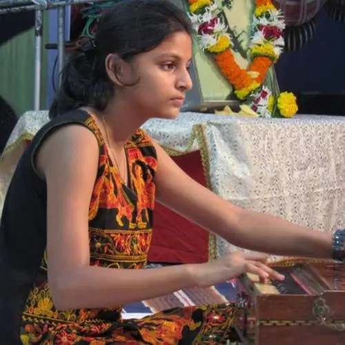 Aashna Jain is a harmonium player.