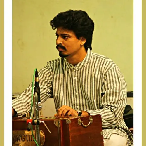 Guruprasad Gandhi is a harmonium and tabla player.