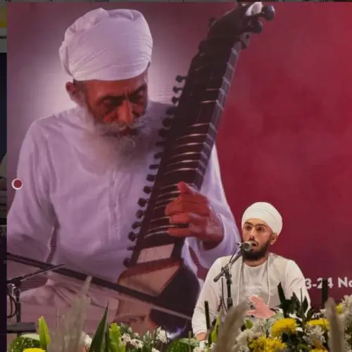 Harnam Singh is a tabla player.
