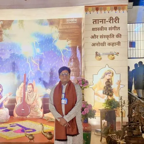 Sumit Mishra is belong to banaras gharana family, he is a harmonium artist.