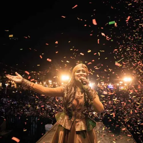Harshdeep Kaur is a leading Indian playback singer known as the “Sufi Ki Sultana,” famous for songs like Dilbaro, Katiya Karun, and Kabira. Explore her biography, career, and musical journey.