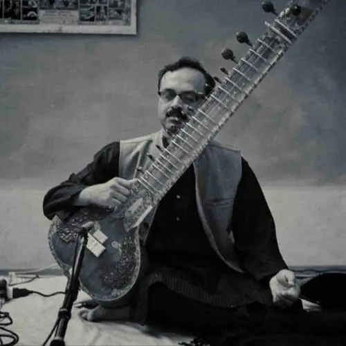 Subrata De is a sitarist.