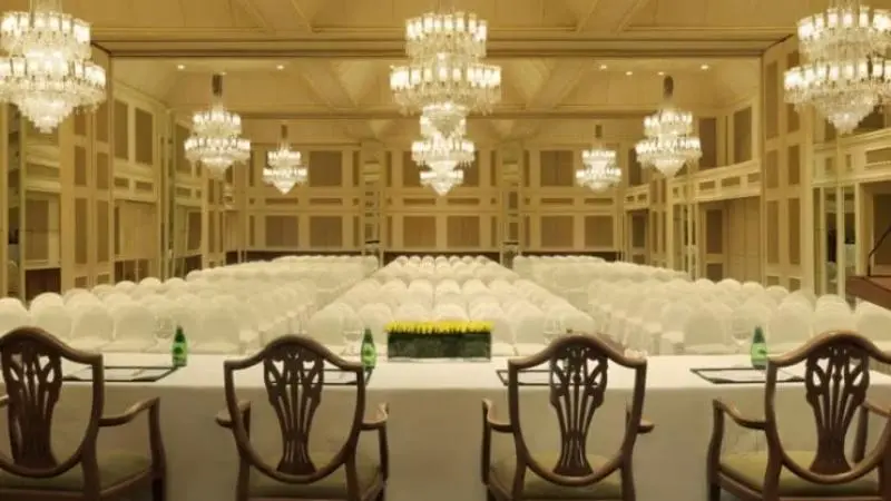 Regal-Room-Trident-Hotel